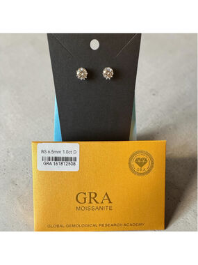 Moissanite Serling Silver 925 Stud Earrings & GRA Certificate - Brand New
